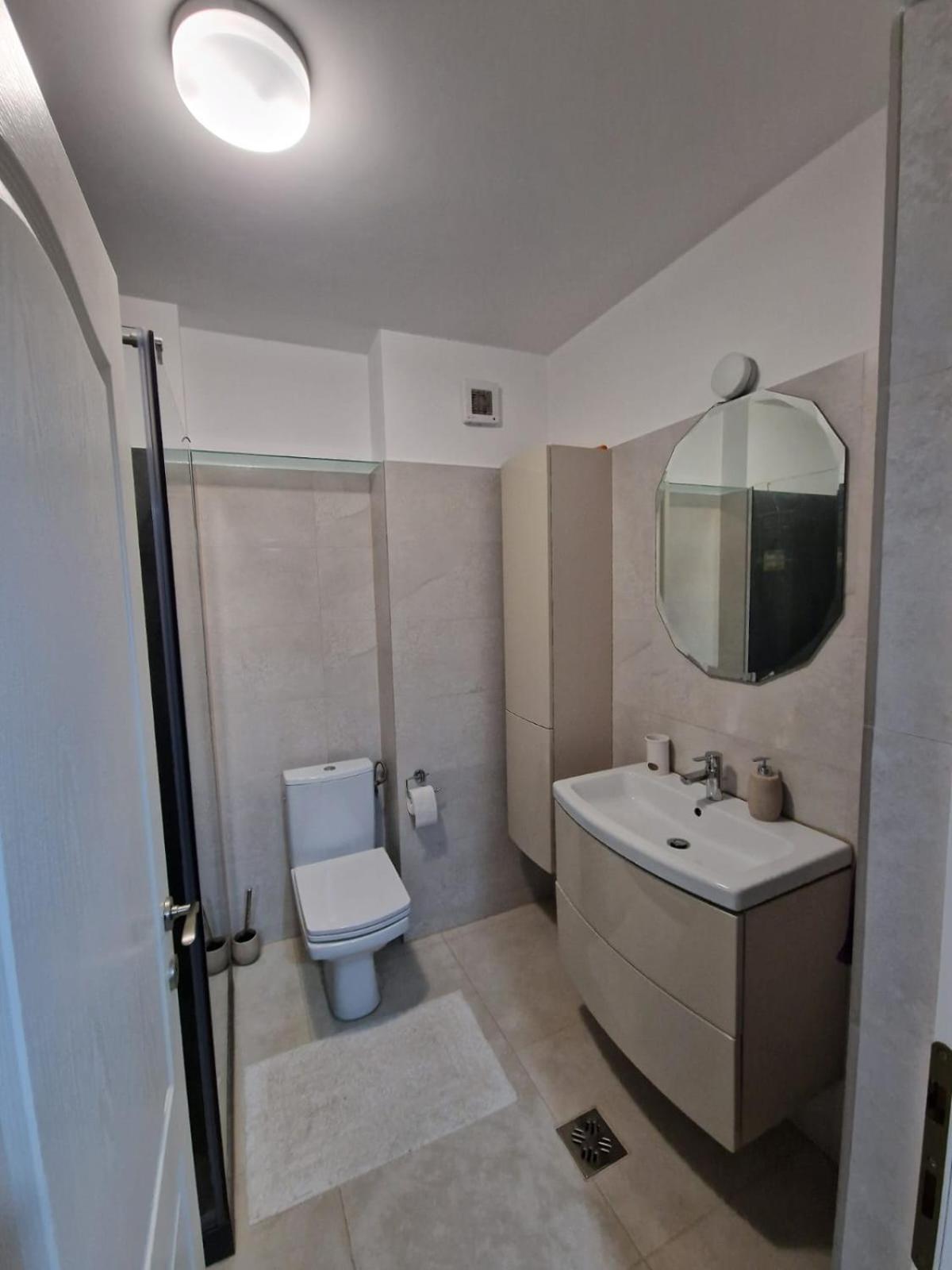 Gray Apartment Nearby Amethyst & Vivo Mall Floreşti Exterior foto
